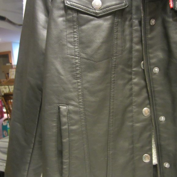 VTG LEVI STRAUS FAUX LEATHER TRUCKER JACKET, W/FAUX SHERPA LINING, LARGE - Picture 2 of 16